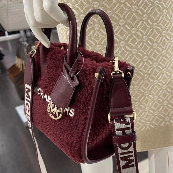 Michael Kors Mirella Extra-Small Sherpa XS SHOPPER XBODY
SHEARLING Crossbody TZ - Picture 5 of 16